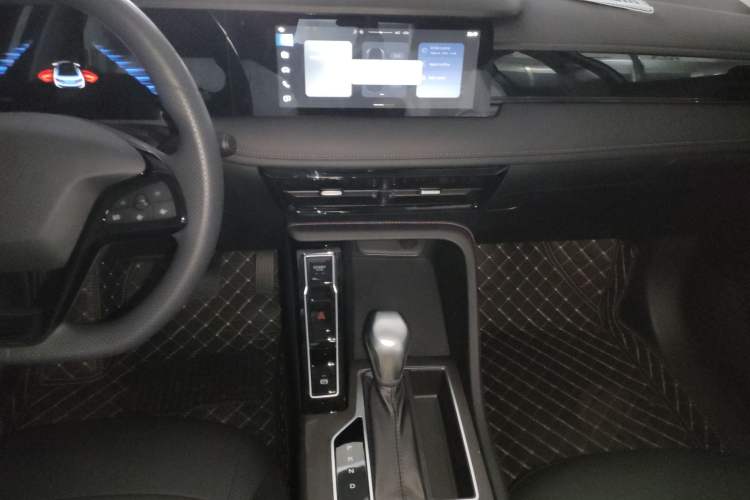 Used Roewe i5 2023 1.5L CVT Luxury Edition Audio And AC Panel