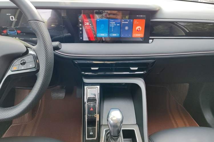 Used Roewe i5 2023 1.5L CVT Luxury Edition Audio And AC Panel