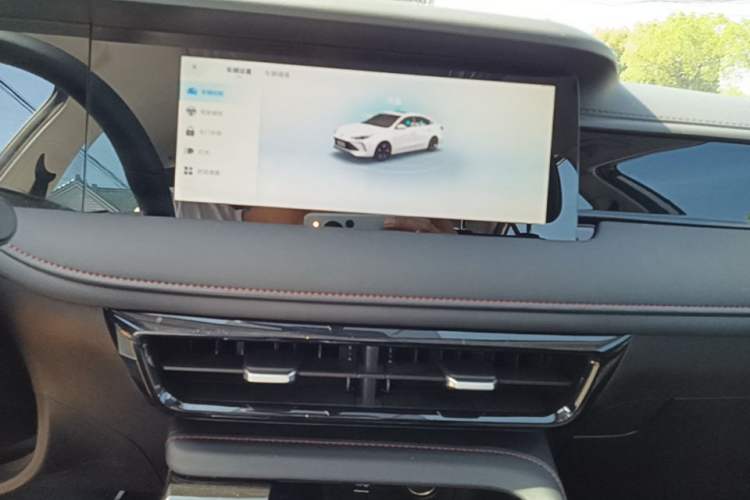 Used Roewe i5 2023 1.5L CVT Luxury Edition Audio And AC Panel