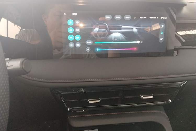 Used Roewe i5 2023 1.5L CVT Luxury Edition Audio And AC Panel
