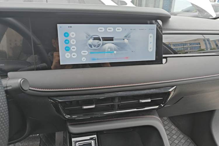 Used Roewe i5 2023 1.5L CVT Luxury Edition Audio And AC Panel