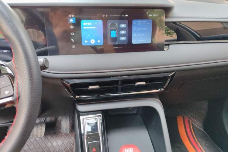 Used Roewe i5 2023 1.5L CVT Luxury Edition Audio And AC Panel