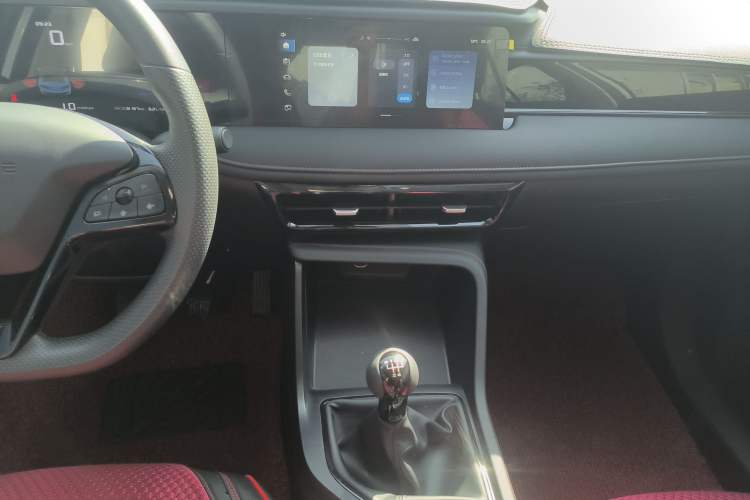 Used Roewe i5 2023 1.5L Manual Comfort Edition Audio And AC Panel