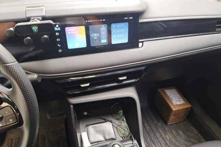 Used Roewe i5 2023 1.5L Manual Comfort Edition Audio And AC Panel