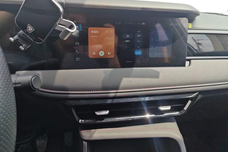 Used Roewe i5 2023 1.5L Manual Comfort Edition Audio And AC Panel
