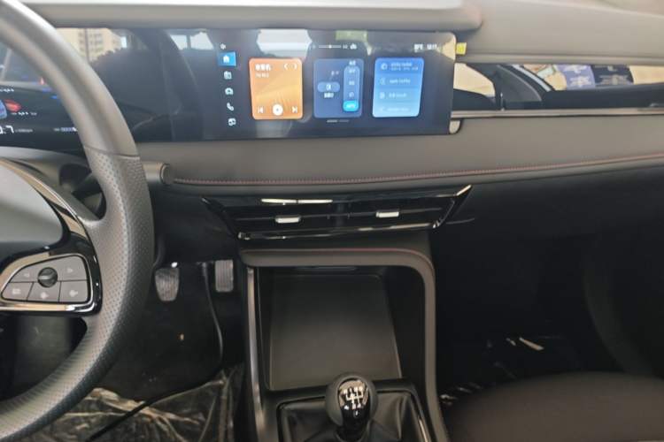 Used Roewe i5 2023 1.5L Manual Comfort Edition Audio And AC Panel