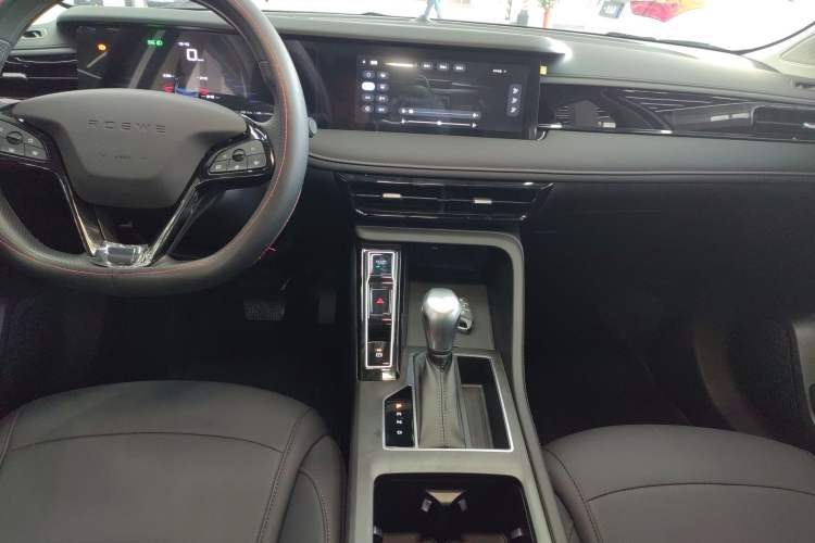 Used Roewe i5 2023 1.5L CVT Luxury Edition Audio And AC Panel