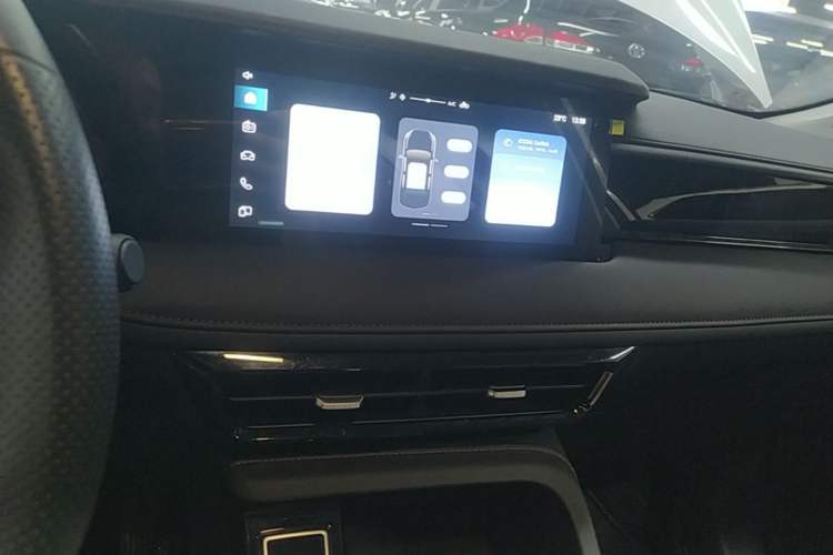 Used Roewe i5 2023 1.5L CVT Luxury Edition Audio And AC Panel