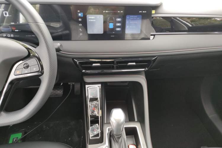 Used Roewe i5 2023 1.5L CVT Luxury Edition Audio And AC Panel