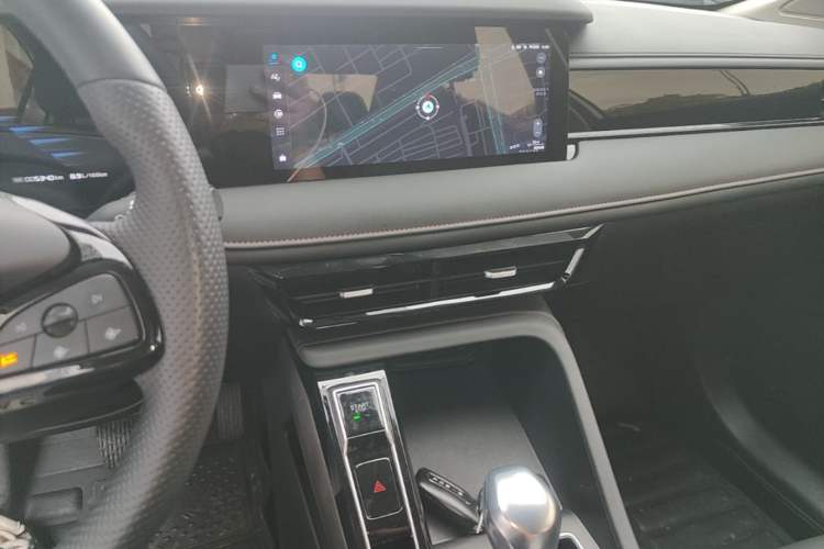 Used Roewe i5 2023 1.5L CVT Luxury Edition Audio And AC Panel