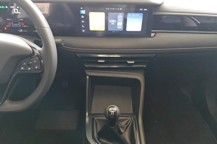 Used Roewe i5 2023 1.5L Manual Comfort Edition Audio And AC Panel