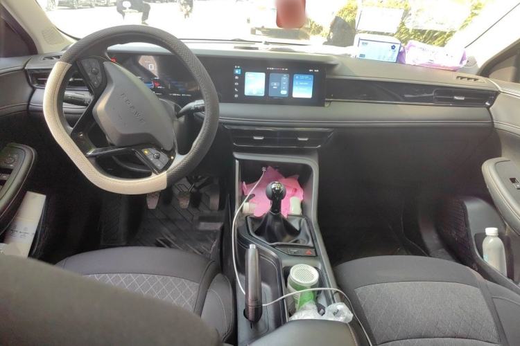 Used Roewe i5 2023 1.5L Manual Comfort Edition Center Console