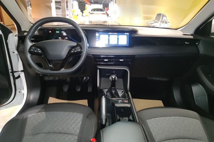 Used Roewe i5 2023 1.5L Manual Comfort Edition Center Console