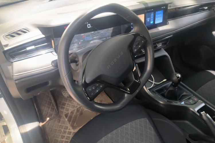Used Roewe i5 2023 1.5L Manual Comfort Edition Center Console