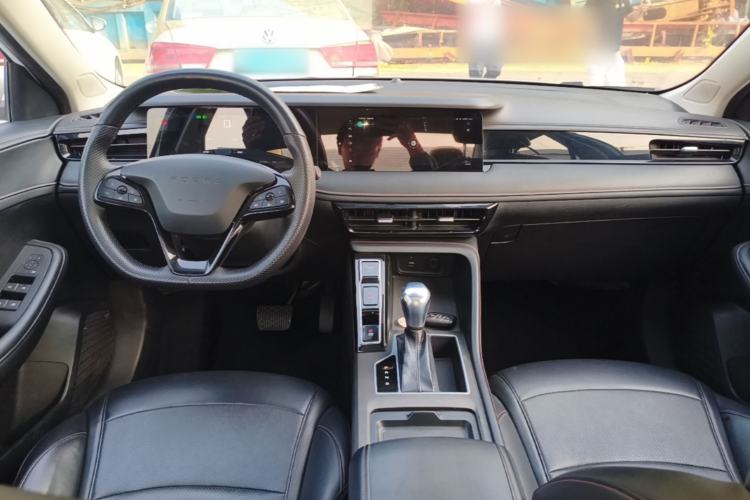 Used Roewe i5 2023 1.5L CVT Luxury Edition Center Console