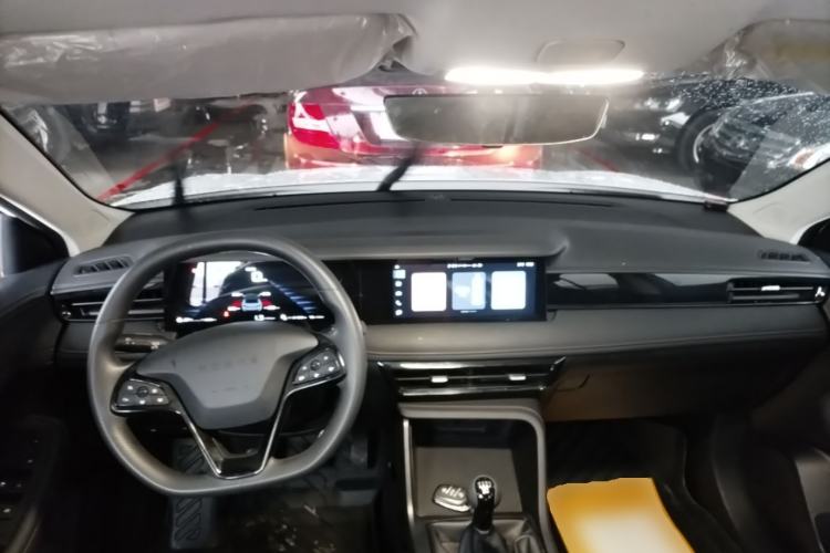 Used Roewe i5 2023 1.5L Manual Comfort Edition Center Console