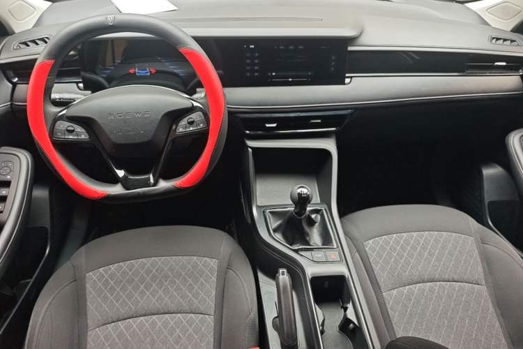 Used Roewe i5 2023 1.5L Manual Comfort Edition Center Console