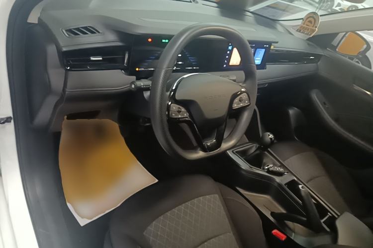 Used Roewe i5 2023 1.5L Manual Comfort Edition Center Console