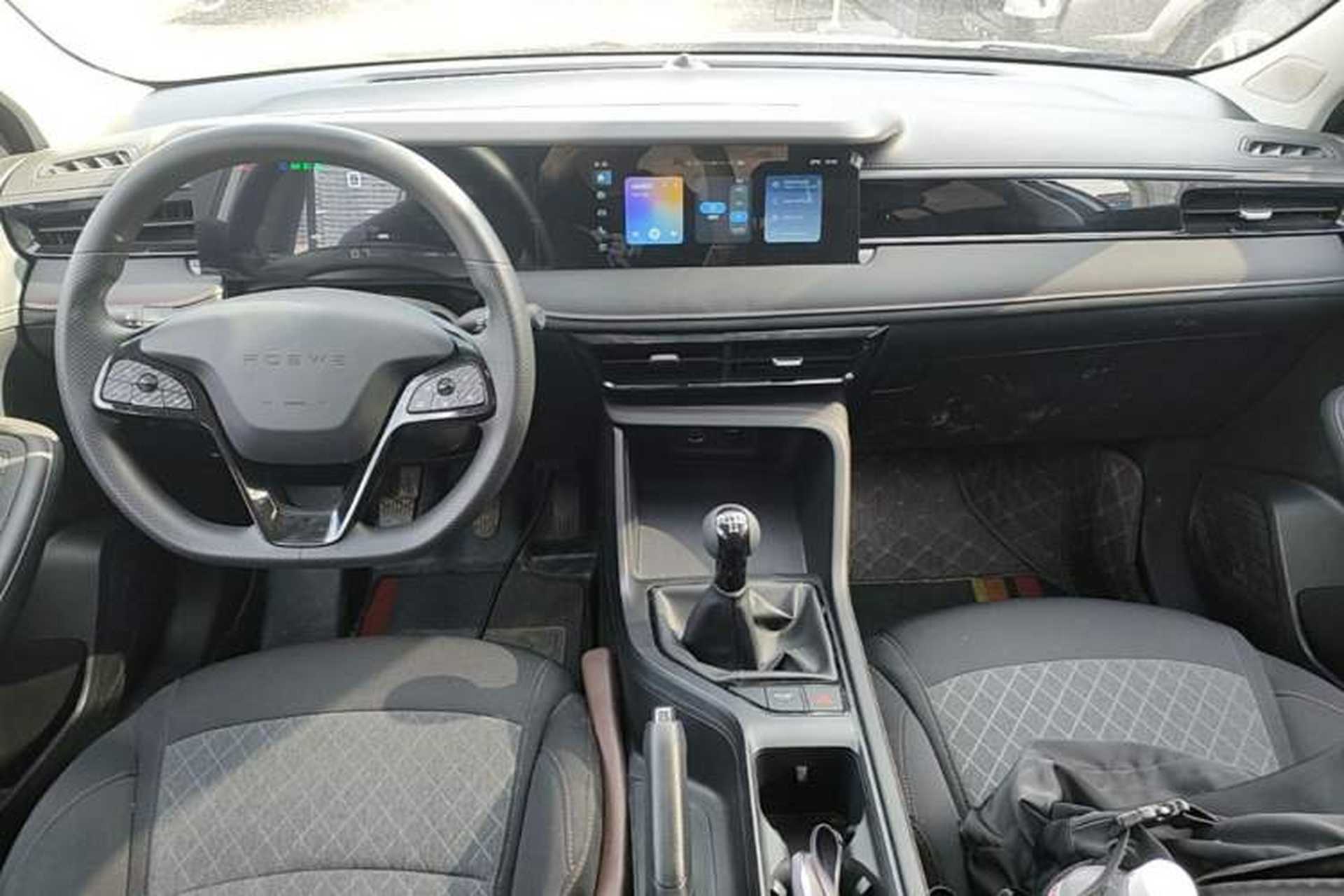 Used Roewe i5 2023 1.5L Manual Comfort Edition Center Console