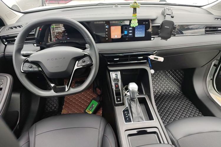 Used Roewe i5 2023 1.5L CVT Luxury Edition Center Console