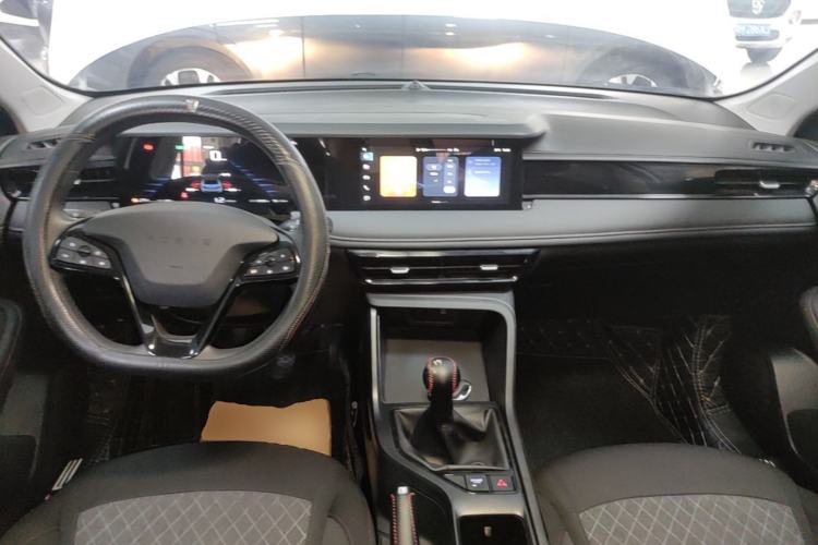 Used Roewe i5 2023 1.5L Manual Comfort Edition Center Console