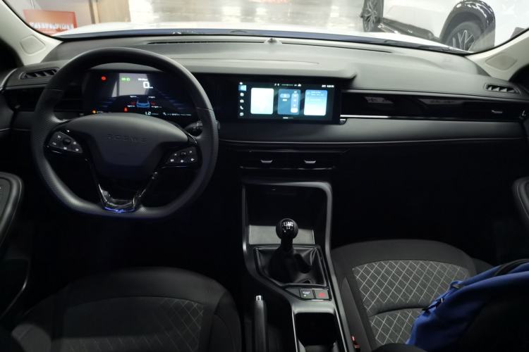 Used Roewe i5 2023 1.5L Manual Comfort Edition Center Console