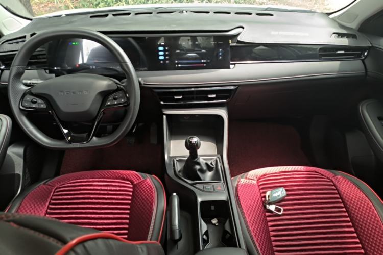 Used Roewe i5 2023 1.5L Manual Comfort Edition Center Console