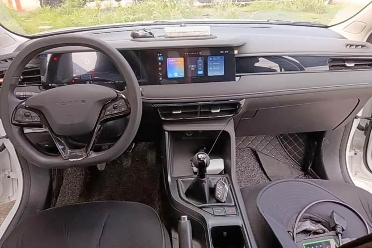 Used Roewe i5 2023 1.5L Manual Comfort Edition Center Console