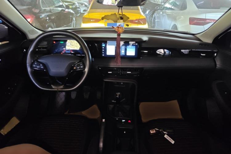 Used Roewe i5 2023 1.5L Manual Comfort Edition Center Console