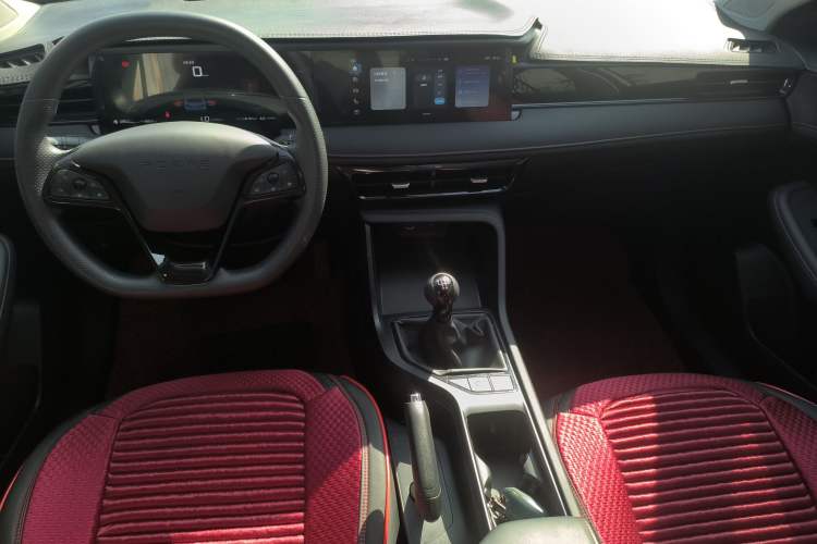 Used Roewe i5 2023 1.5L Manual Comfort Edition Center Console