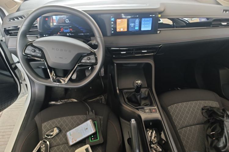Used Roewe i5 2023 1.5L Manual Comfort Edition Center Console