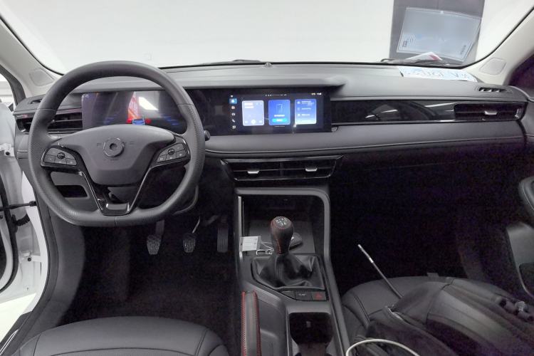 Used Roewe i5 2023 1.5L Manual Excellence Edition Center Console