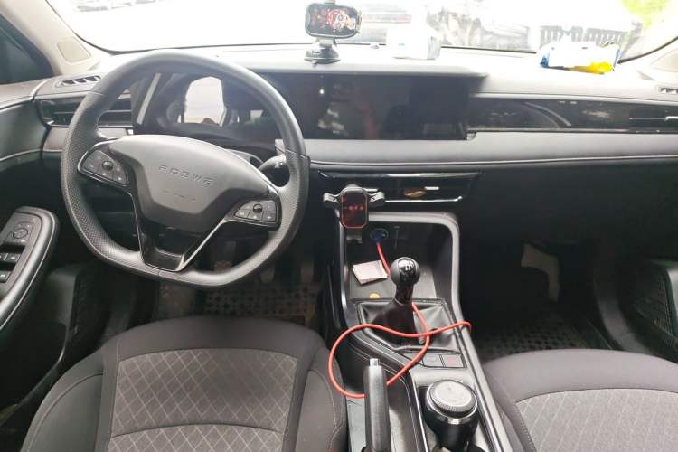 Used Roewe i5 2023 1.5L Manual Comfort Edition Center Console