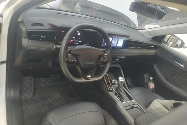 Used Roewe i5 2023 1.5L CVT Luxury Edition Center Console
