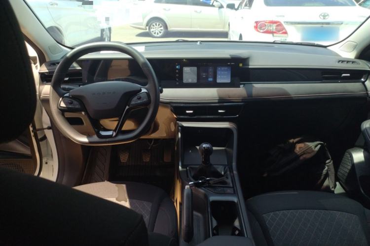 Used Roewe i5 2023 1.5L Manual Comfort Edition Center Console