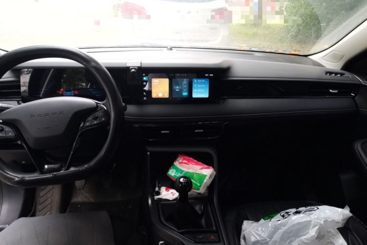 Used Roewe i5 2023 1.5L Manual Comfort Edition Center Console