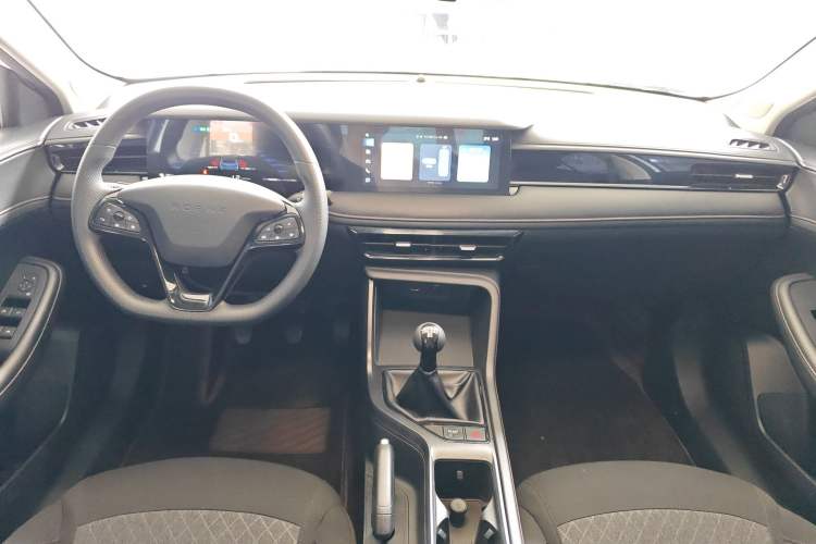 Used Roewe i5 2023 1.5L Manual Comfort Edition Center Console