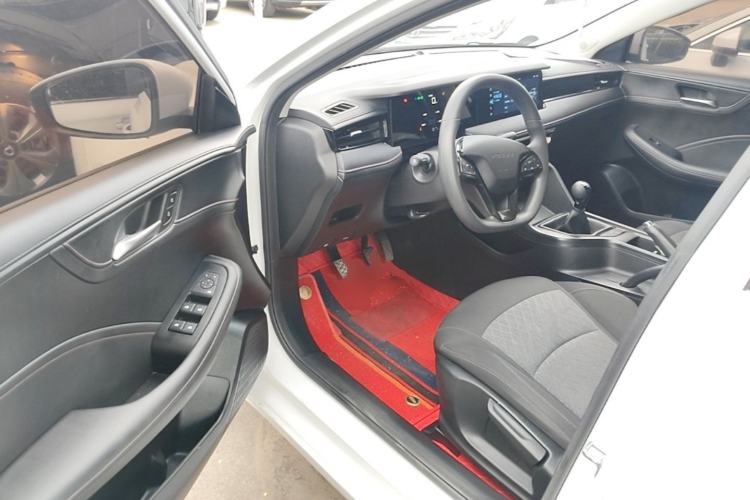 Used Roewe i5 2023 1.5L Manual Comfort Edition Driver Seat