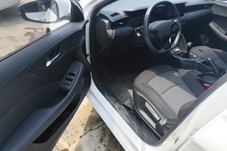 Used Roewe i5 2023 1.5L Manual Comfort Edition Driver Seat