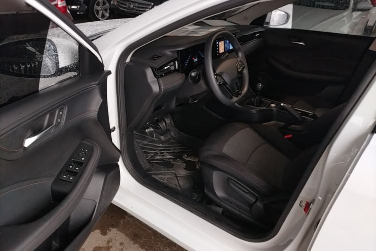 Used Roewe i5 2023 1.5L Manual Comfort Edition Driver Seat