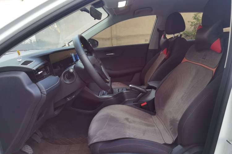 Used Roewe i5 2023 1.5L Manual Comfort Edition Driver Seat