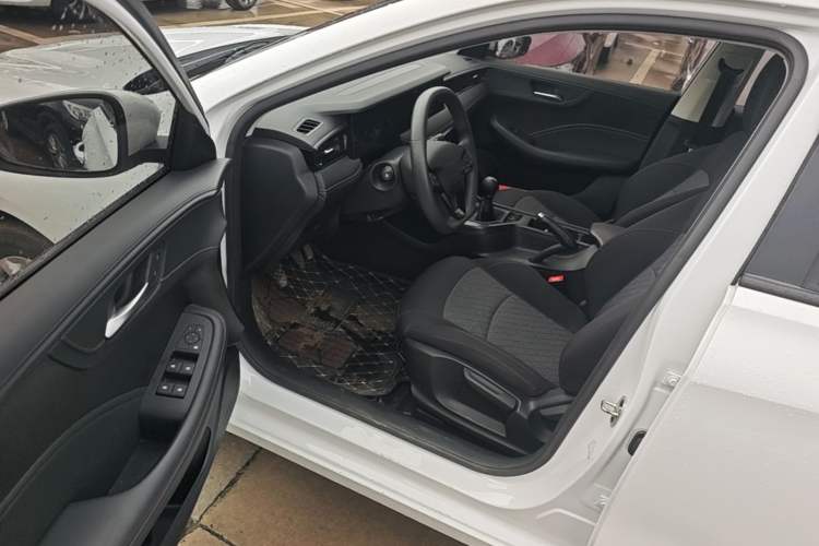Used Roewe i5 2023 1.5L Manual Comfort Edition Driver Seat