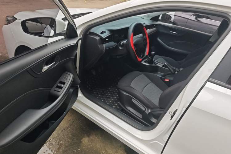 Used Roewe i5 2023 1.5L Manual Comfort Edition Driver Seat