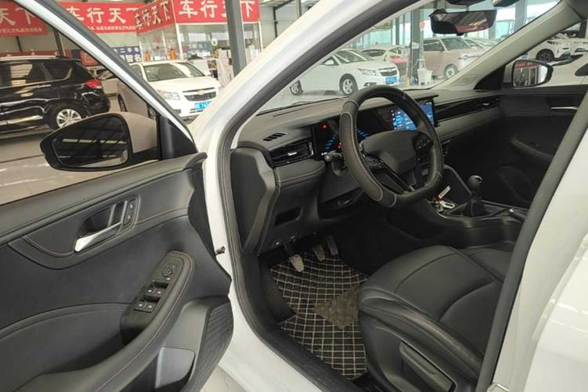 Used Roewe i5 2023 1.5L Manual Excellence Edition Driver Seat