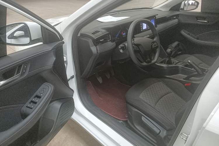 Used Roewe i5 2023 1.5L Manual Comfort Edition Driver Seat