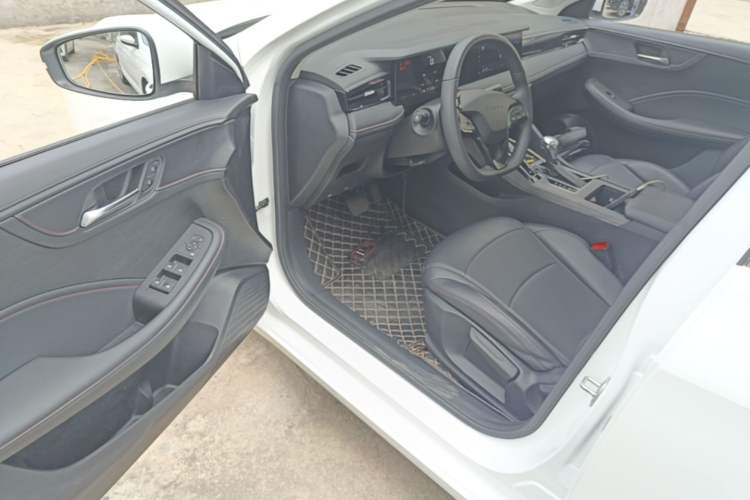 Used Roewe i5 2023 1.5L CVT Luxury Edition Driver Seat