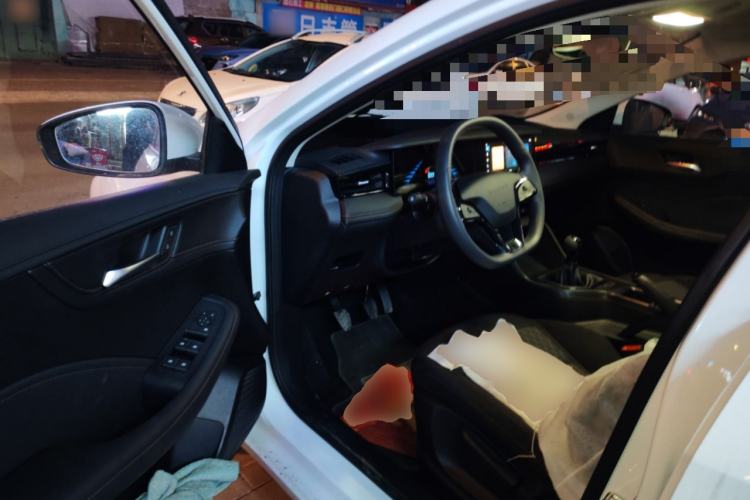 Used Roewe i5 2023 1.5L Manual Comfort Edition Driver Seat