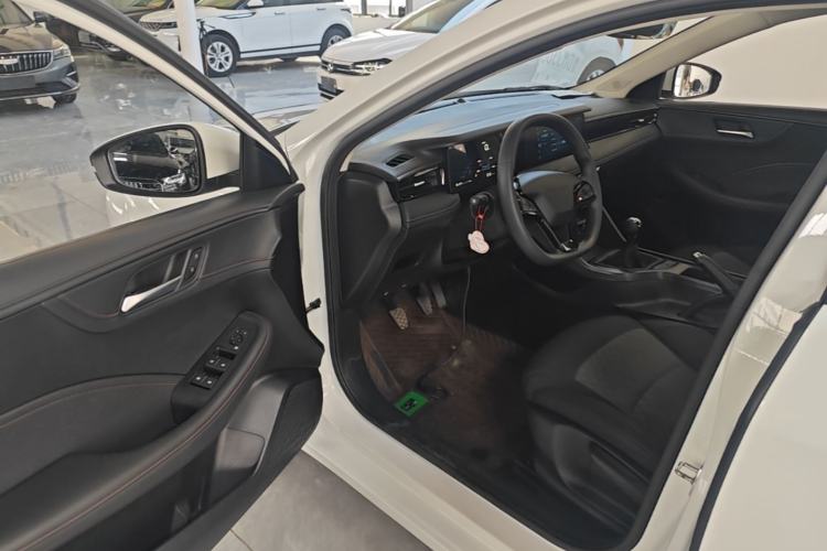 Used Roewe i5 2023 1.5L Manual Comfort Edition Driver Seat