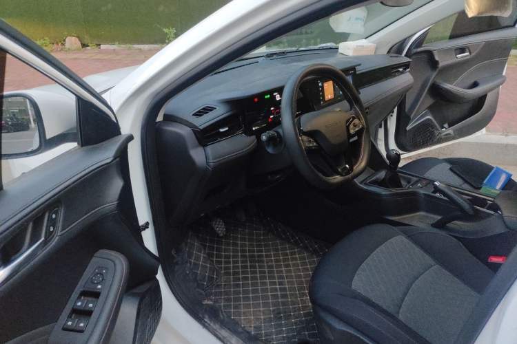 Used Roewe i5 2023 1.5L Manual Comfort Edition Driver Seat