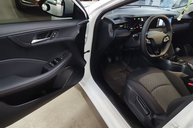 Used Roewe i5 2023 1.5L Manual Comfort Edition Driver Seat